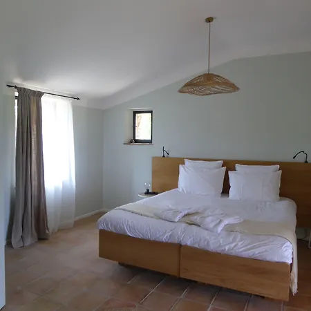 Domaine De Saint Quentin B&B
