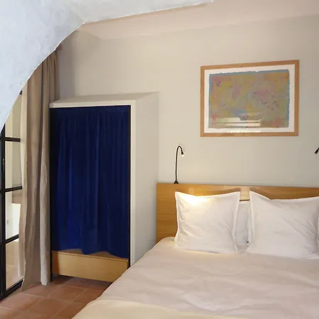 Couette-café Domaine De Saint Quentin 3*