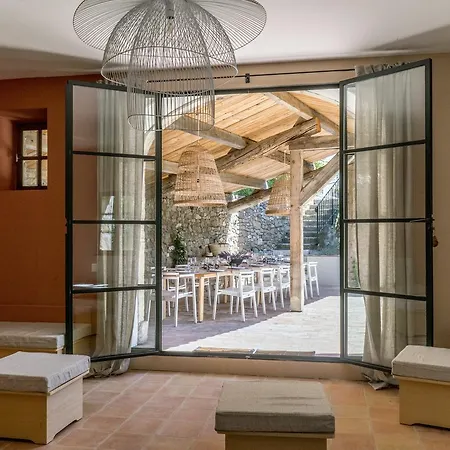 Domaine De Saint Quentin Bed & Breakfast