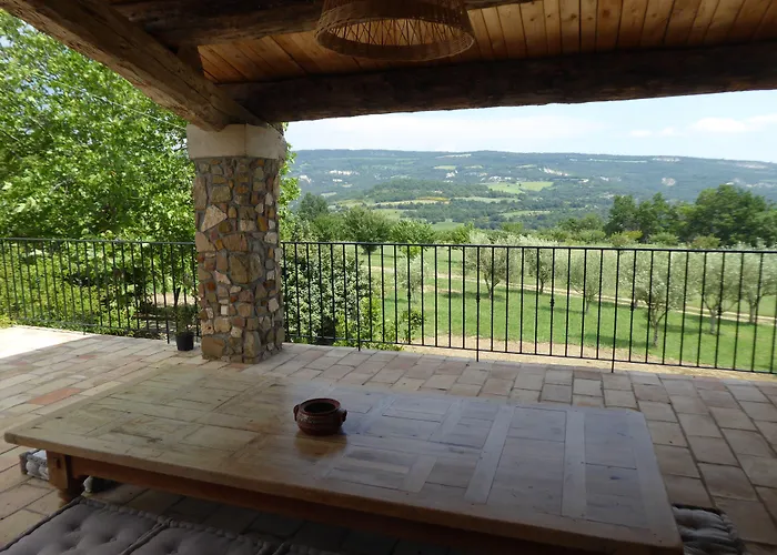 Domaine De Saint Quentin 3* Oppedette