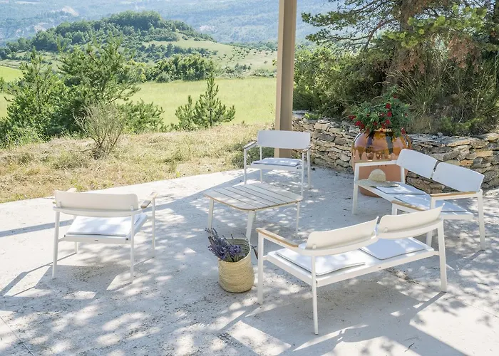 Domaine De Saint Quentin 3* Oppedette